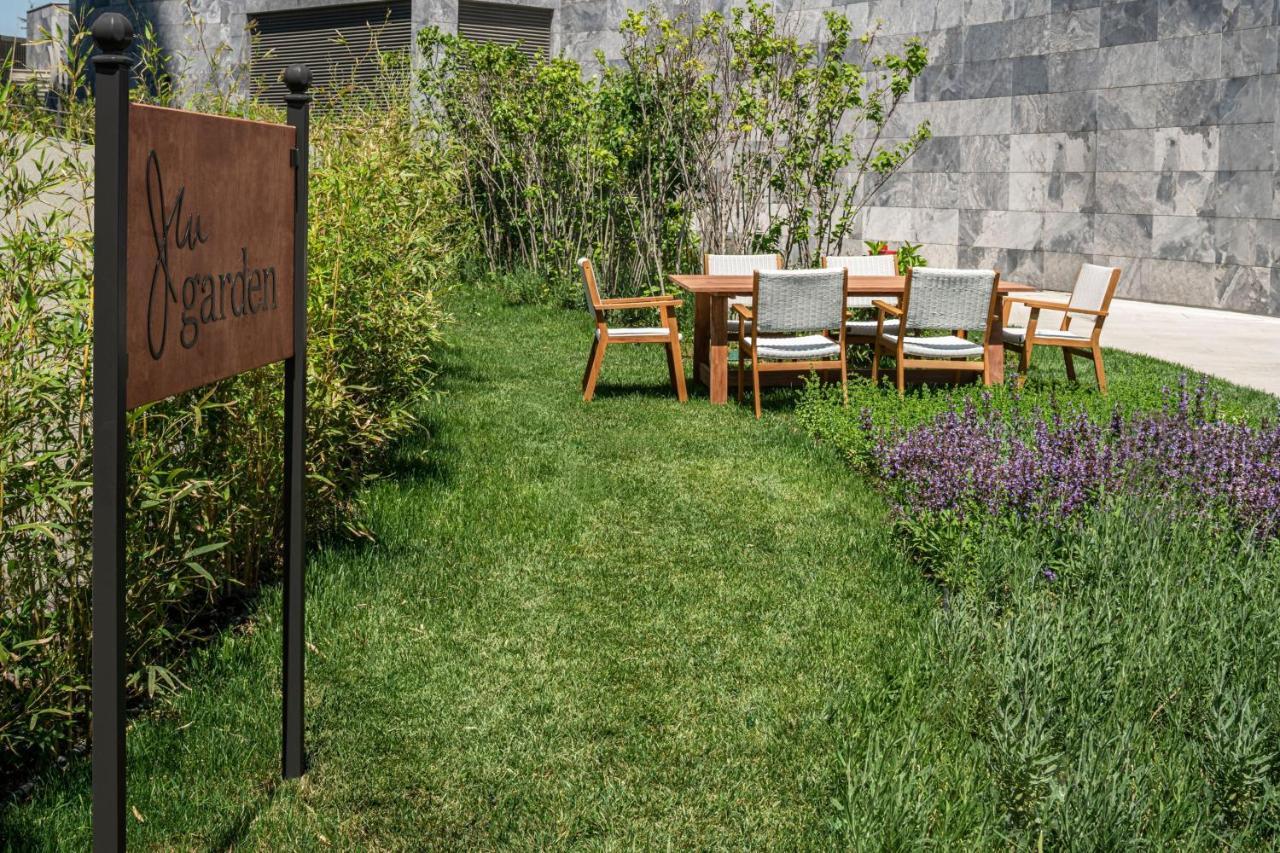 Jw Marriott Hotel Istanbul Marmara Sea ภายนอก รูปภาพ The garden
