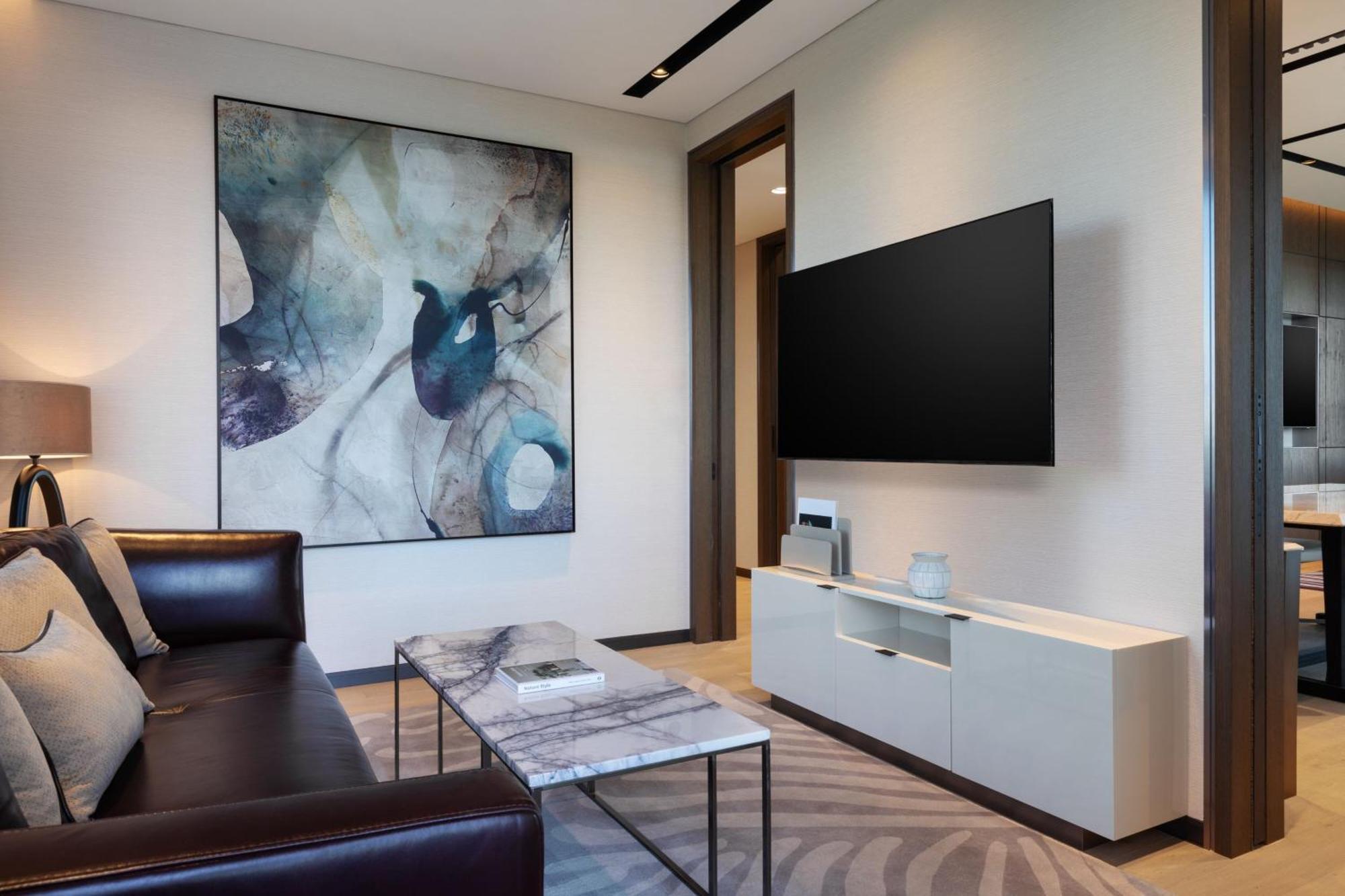 Jw Marriott Hotel Istanbul Marmara Sea ภายนอก รูปภาพ A television set in a living room
