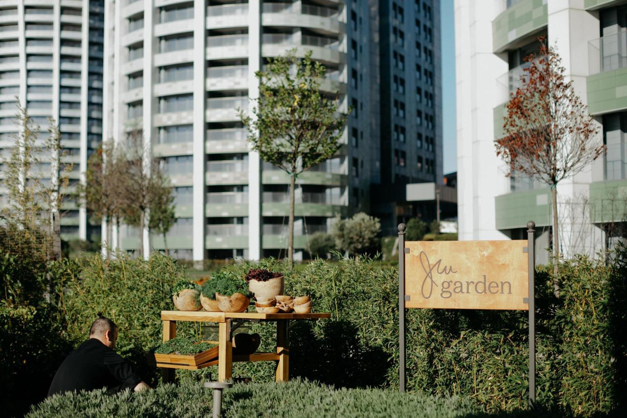 Jw Marriott Hotel Istanbul Marmara Sea ภายนอก รูปภาพ The garden